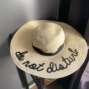 “Do not disturb” sun hat